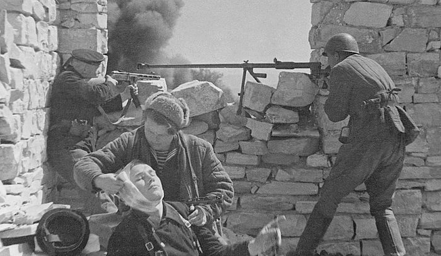 На переднем крае обороны. Севастополь, 1941-1942. Фото Б. Шейнина